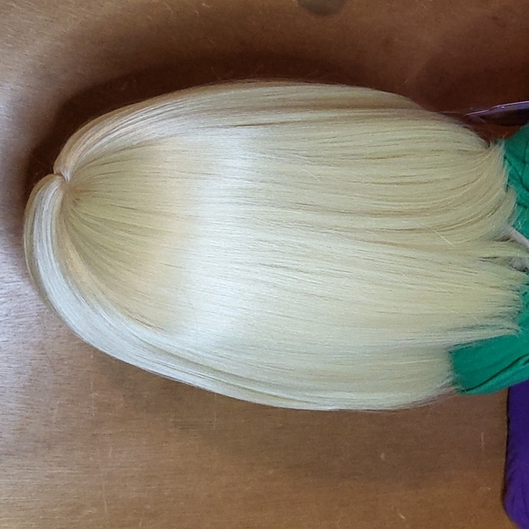 Blonde Side-Part Bob Wig - Picture 5 of 5